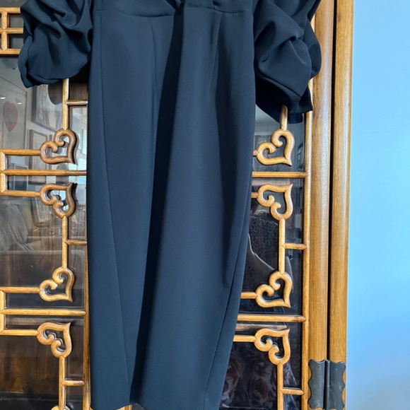 Zara (S) body-con midi dress with ruched 3/4 sleeves, in black. - Picture 5 of 16